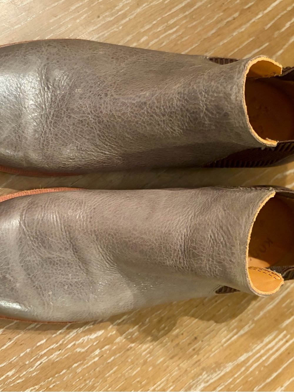 Kork-Ease Womanโs Gray/Brown Leather Ankle Booties Size (6M)